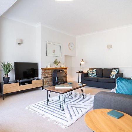 Beautiful detached home in quaint village setting Wetherby Extérieur photo