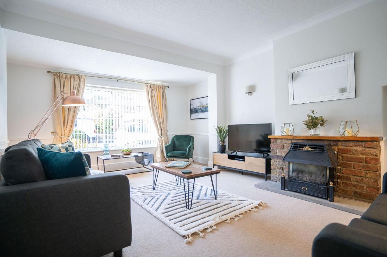 Beautiful detached home in quaint village setting Wetherby Extérieur photo