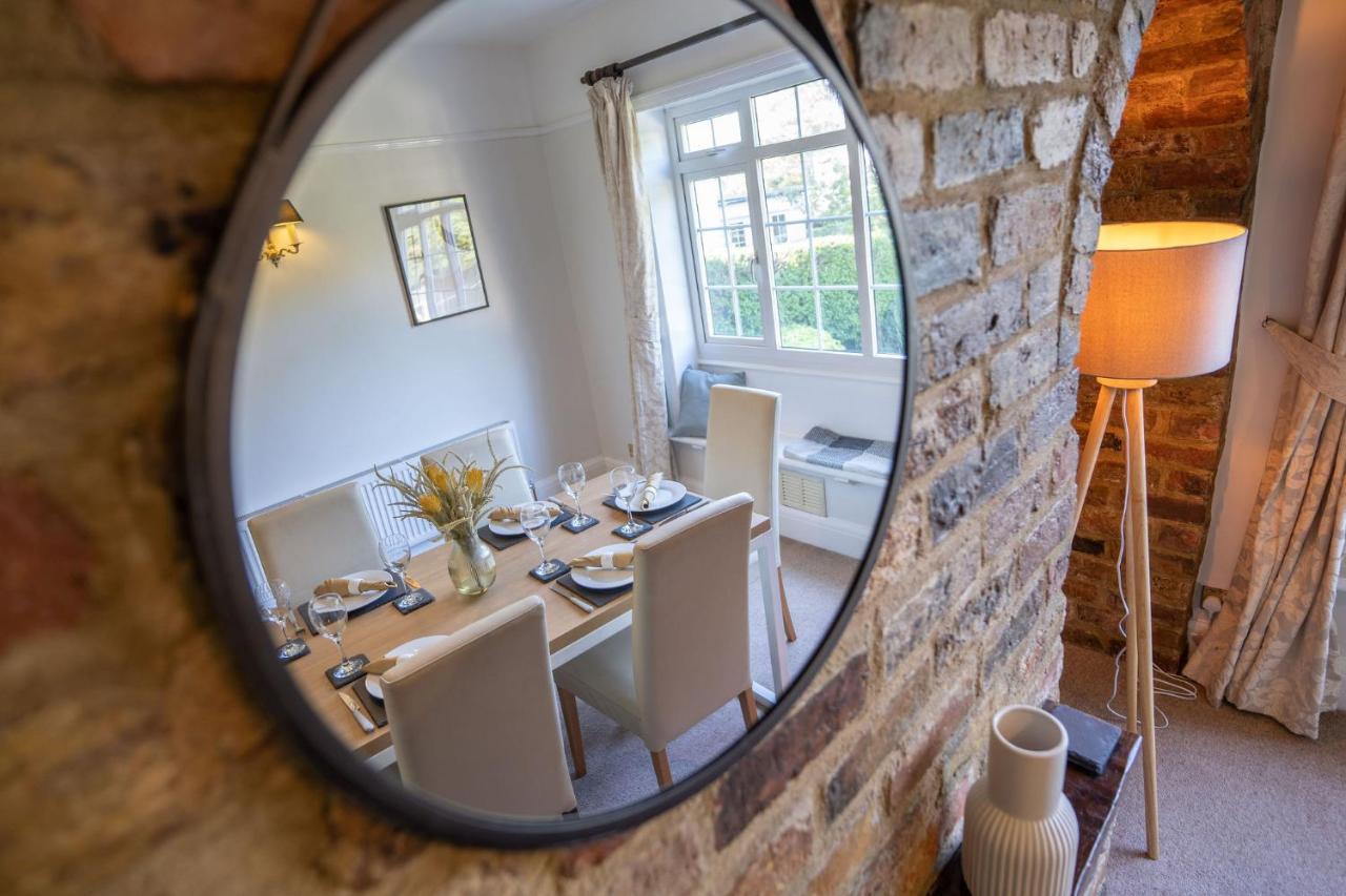 Beautiful detached home in quaint village setting Wetherby Extérieur photo