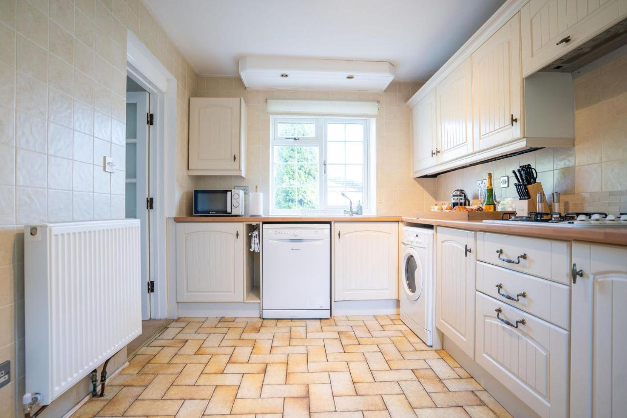 Beautiful detached home in quaint village setting Wetherby Extérieur photo
