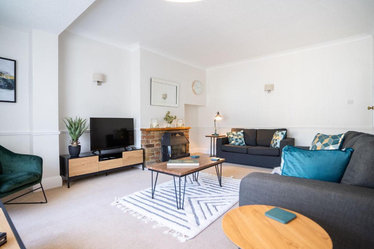 Beautiful detached home in quaint village setting Wetherby Extérieur photo