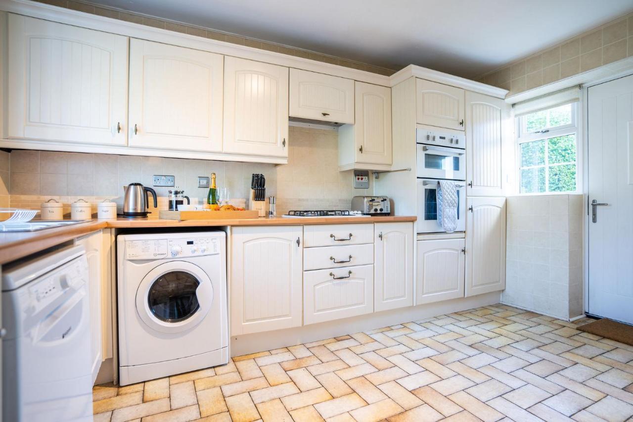 Beautiful detached home in quaint village setting Wetherby Extérieur photo