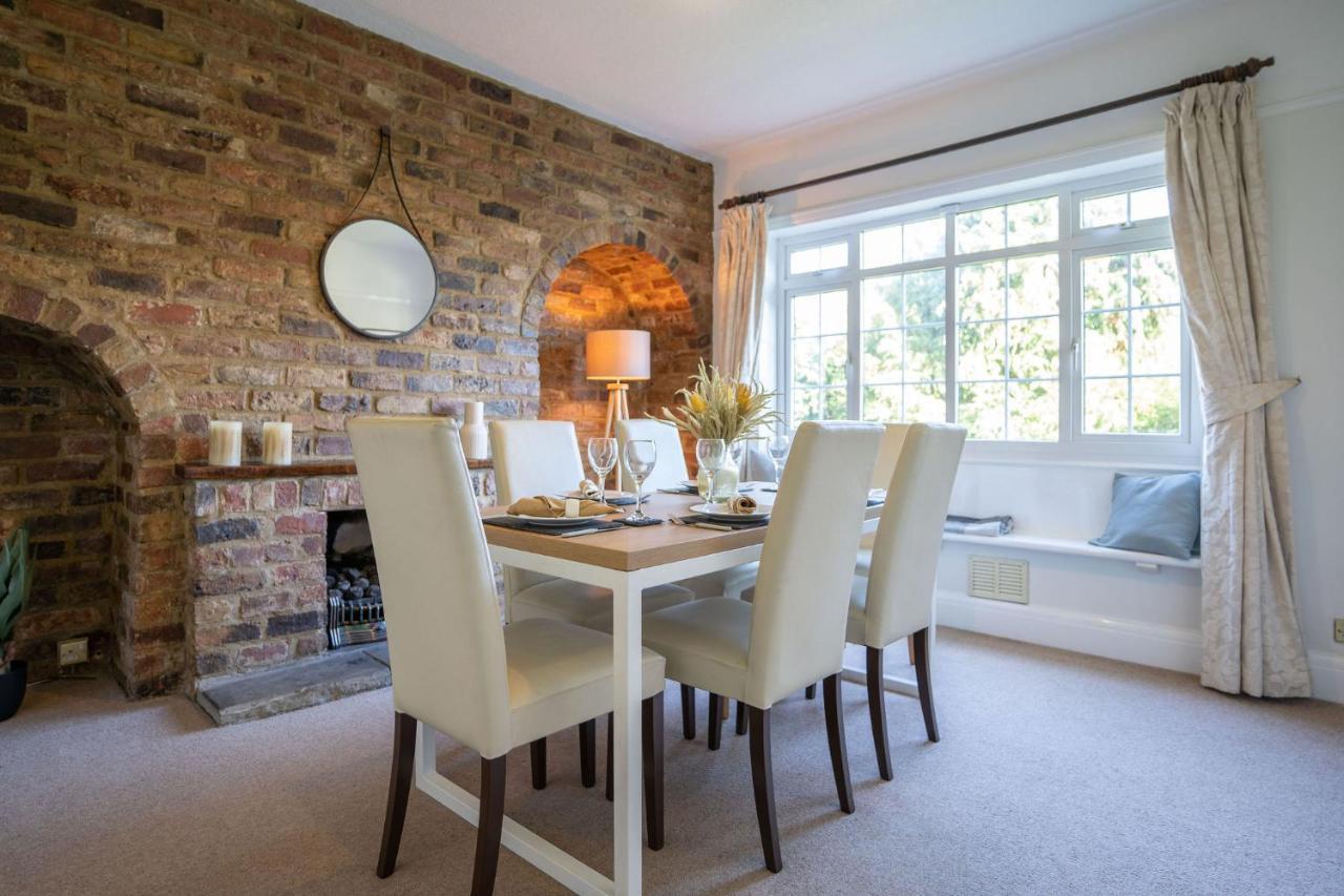 Beautiful detached home in quaint village setting Wetherby Extérieur photo