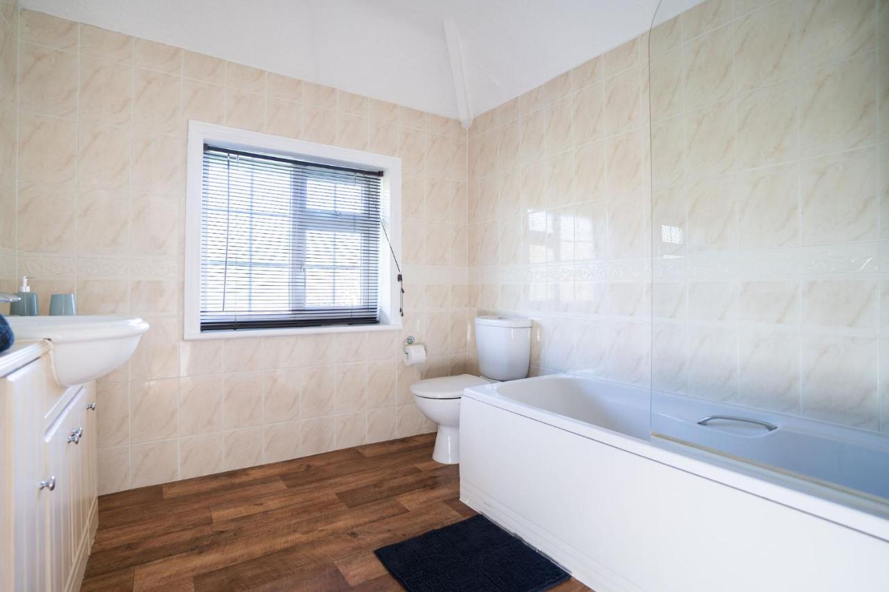 Beautiful detached home in quaint village setting Wetherby Extérieur photo